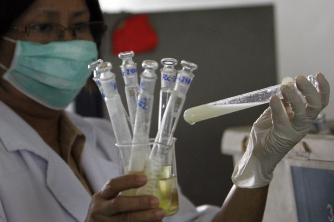 Mumbai's 1st test tube baby delivers baby boy - Rediff.com