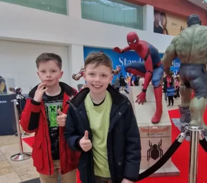 图片[2]-爱尔兰夫夫收养双胞胎男孩，一家四口上街不惧歧视 - 辅助生殖论坛-辅助生殖论坛